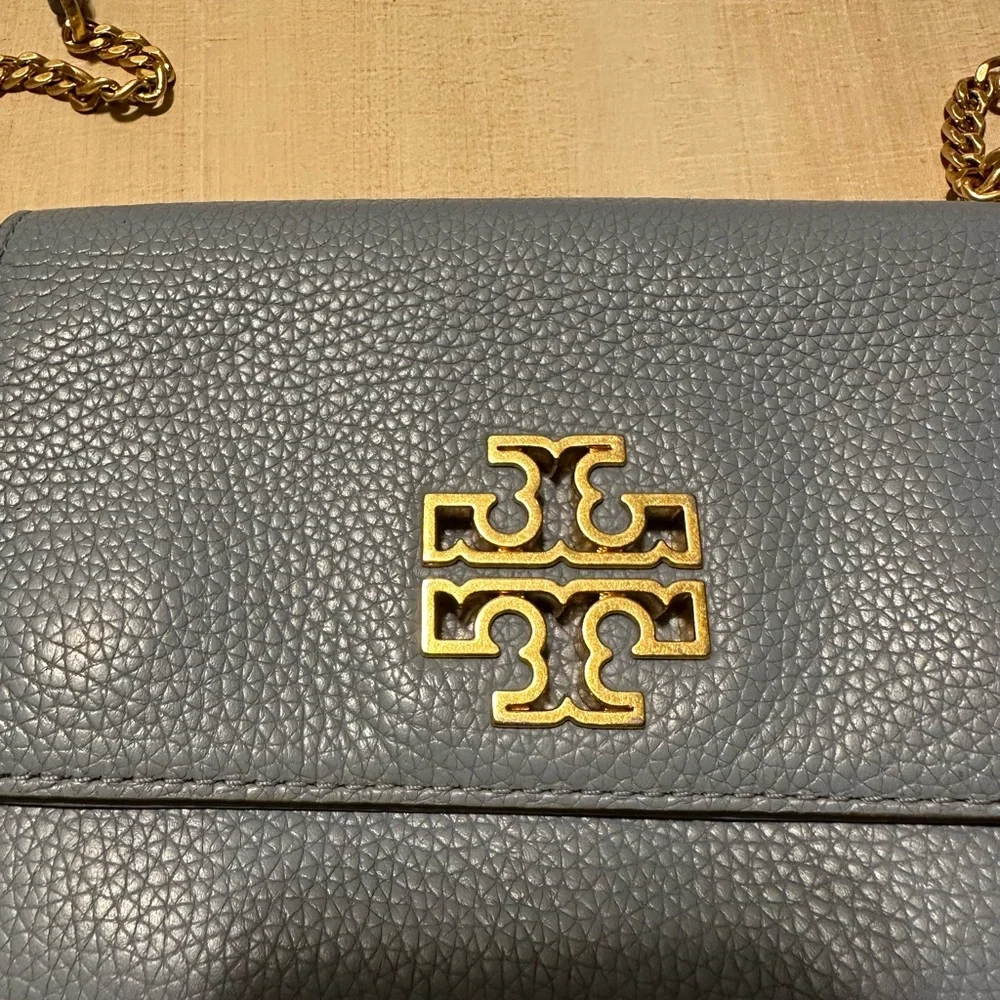 Tory Burch Slate Blue Crossbody Bag with Gold Chain - Picture 4 of 11